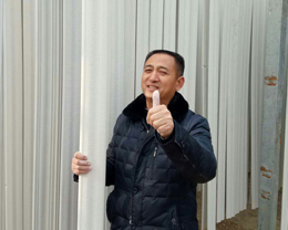 外地购买石膏线设备的客户竖起大拇指